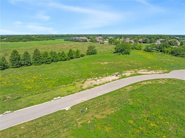 13316 Winner's CIR, Smithville, MO 64089
