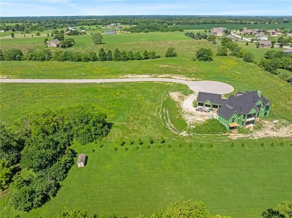 13315 Winner's CIR, Smithville, MO 64089