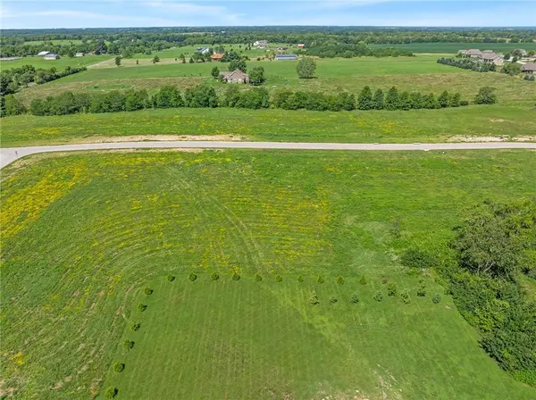 13307 Winner's CIR, Smithville, MO 64089