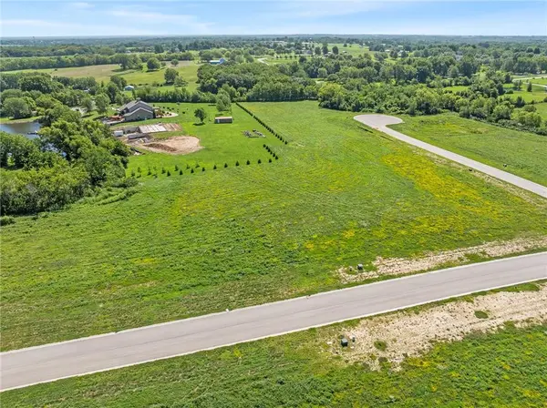 13307 Winner's CIR, Smithville, MO 64089