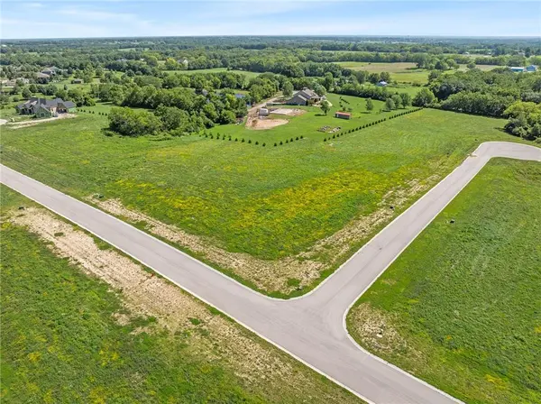 13303 Winner's CIR, Smithville, MO 64089