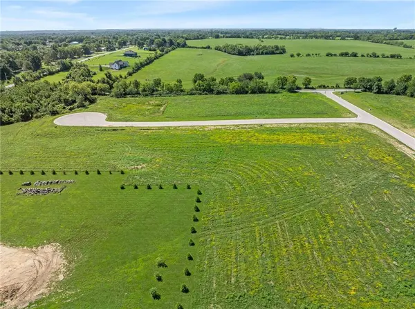 7200 NE 133rd ST, Smithville, MO 64089