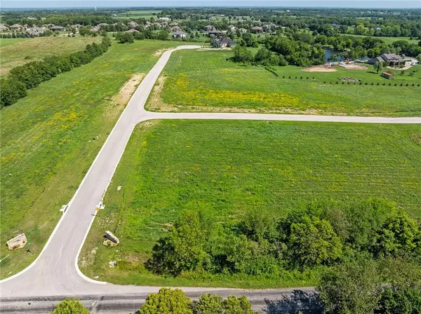 13215 Winner's CIR, Smithville, MO 64089
