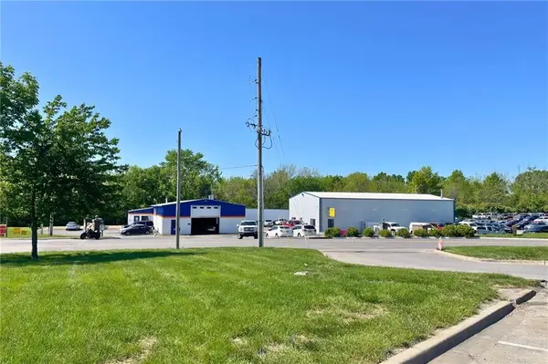1500-1502 SW Market ST, Lee's Summit, MO 64081