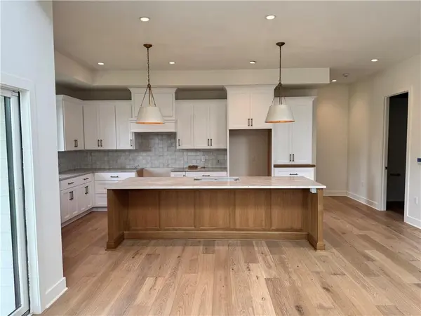 2844 W 133rd TER, Leawood, KS 66209