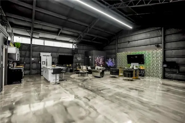 7601 E 67th ST, Kansas City, MO 64133