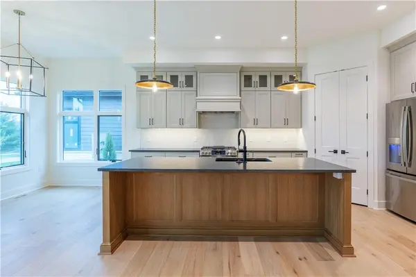 2840 W 133rd TER, Leawood, KS 66209