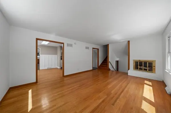 8204 Tomahawk RD, Prairie Village, KS 66208