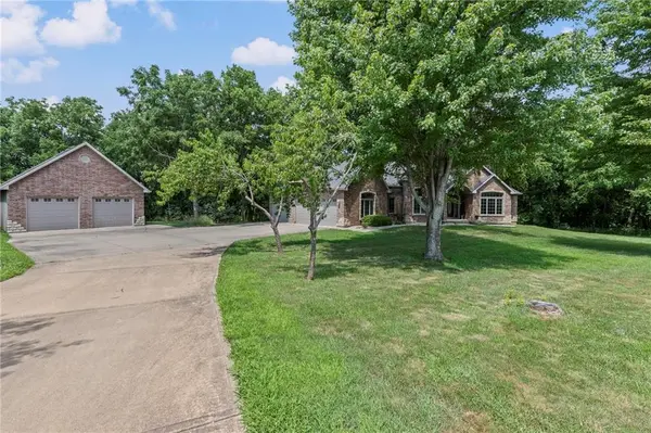 25375 sunset LN, Paola, KS 66071
