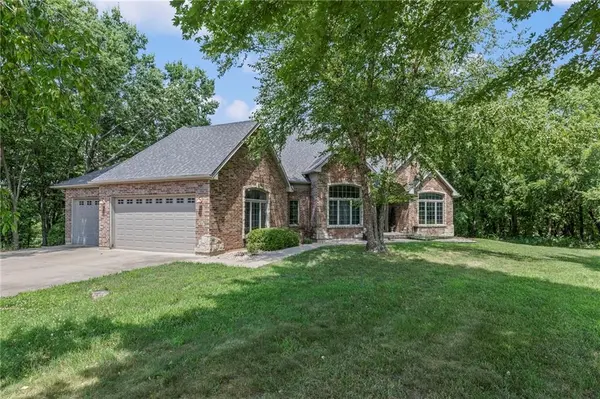 25375 sunset LN, Paola, KS 66071