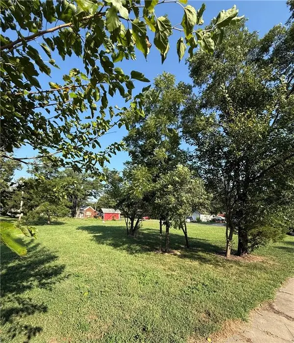 402 S Fourth ST, Iola, KS 66749