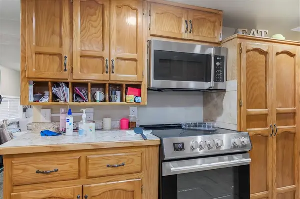 6615 Richmond AVE, Kansas City, MO 64133