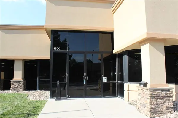1300 NW Jefferson CT, Blue Springs, MO 64015