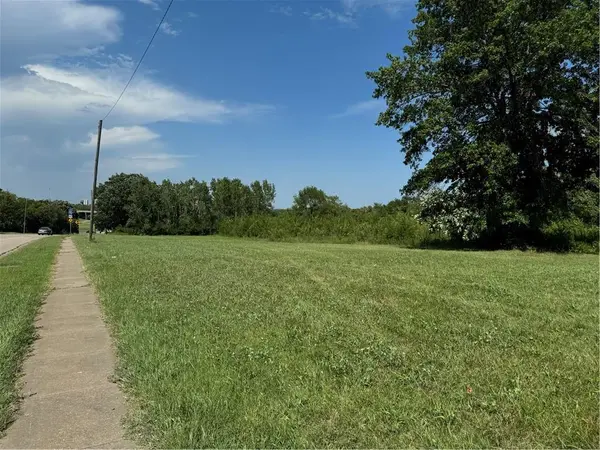 802 SE 17th ST, Topeka, KS 66607