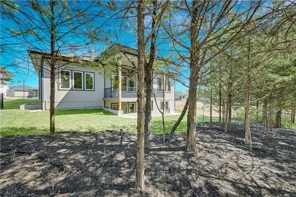 25047 W 98th PL, Lenexa, KS 66227