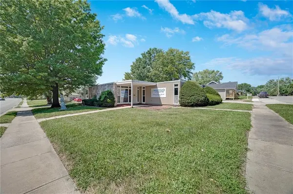 405 Cedar ST, Pleasant Hill, MO 64080