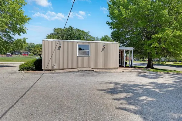 405 Cedar ST, Pleasant Hill, MO 64080