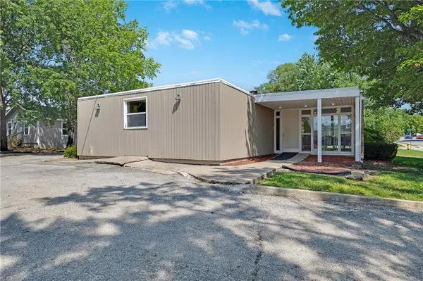 405 Cedar ST, Pleasant Hill, MO 64080