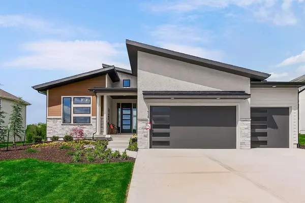 17812 Rainbow BLVD, Overland Park, KS 66085
