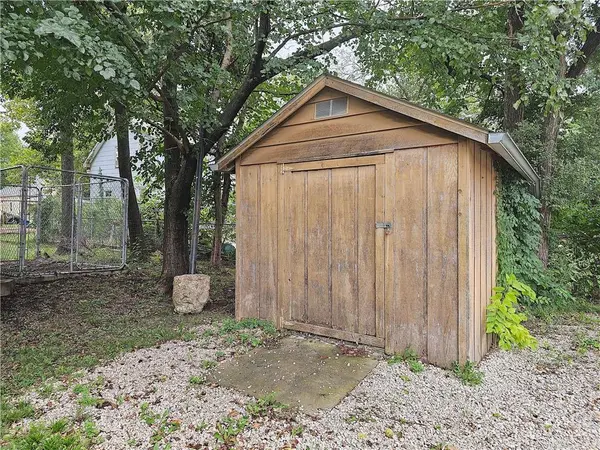 804 N Washington AVE, Iola, KS 66749