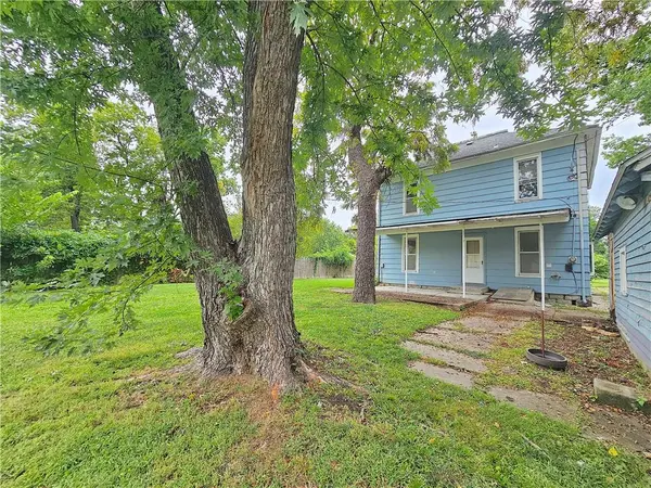 804 N Washington AVE, Iola, KS 66749