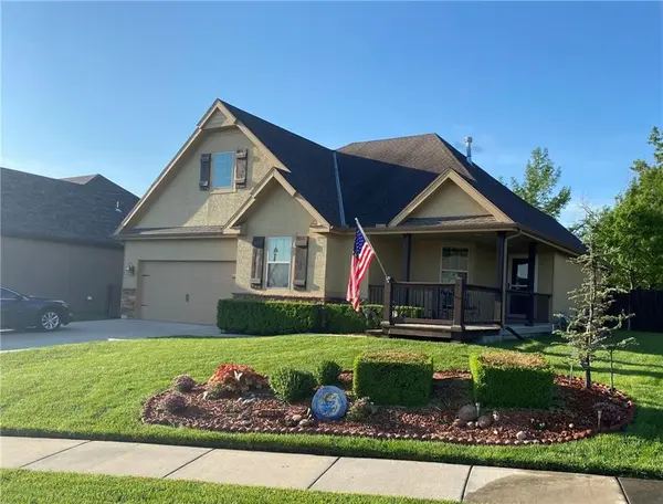 22325 W Cedar ST, Tonganoxie, KS 66086