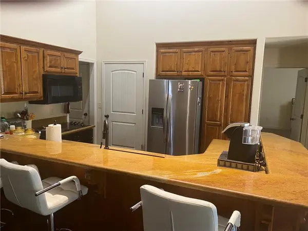 22325 W Cedar ST, Tonganoxie, KS 66086
