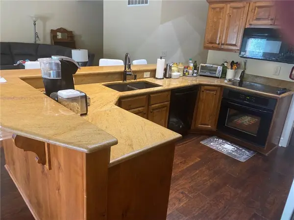 22325 W Cedar ST, Tonganoxie, KS 66086
