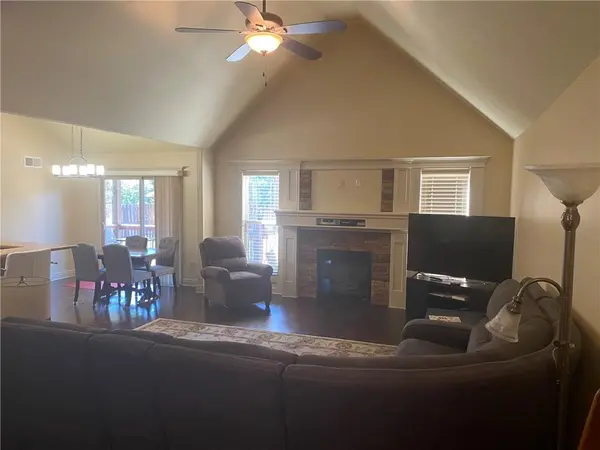 22325 W Cedar ST, Tonganoxie, KS 66086