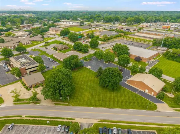 Lot 2, Track 10 N Brooktree LN, Gladstone, MO 64119