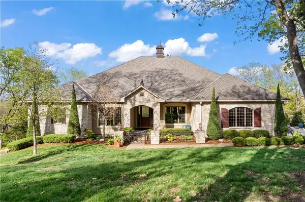 6205 S Chiles RD, Blue Springs, MO 64014