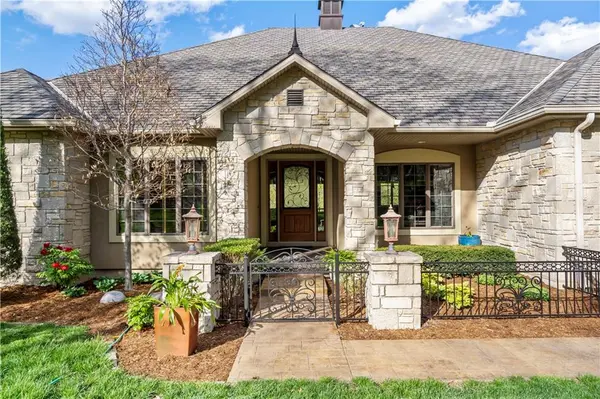 6205 S Chiles RD, Blue Springs, MO 64014