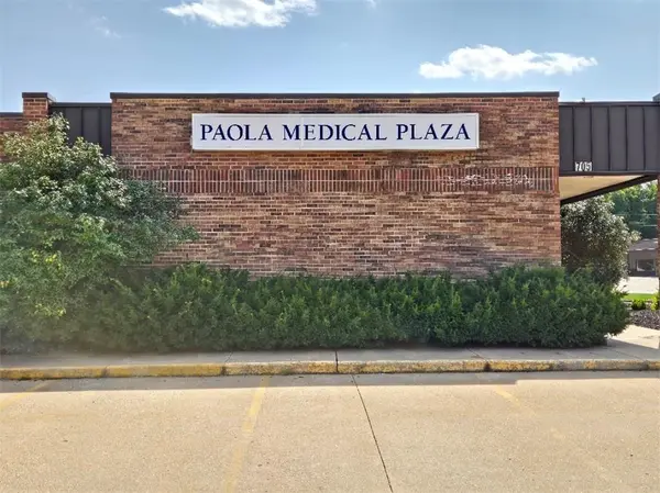 705 Baptiste DR, Paola, KS 66071