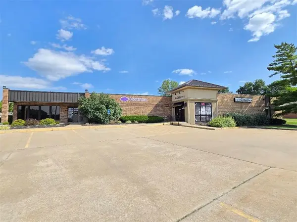 705 Baptiste DR, Paola, KS 66071