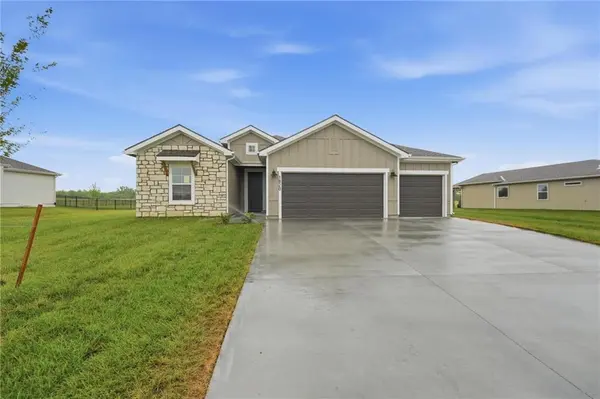 1820 Woodward CIR, Raymore, MO 64083