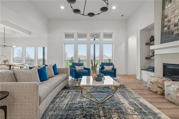 1600 NE Park Springs TER, Lee's Summit, MO 64064