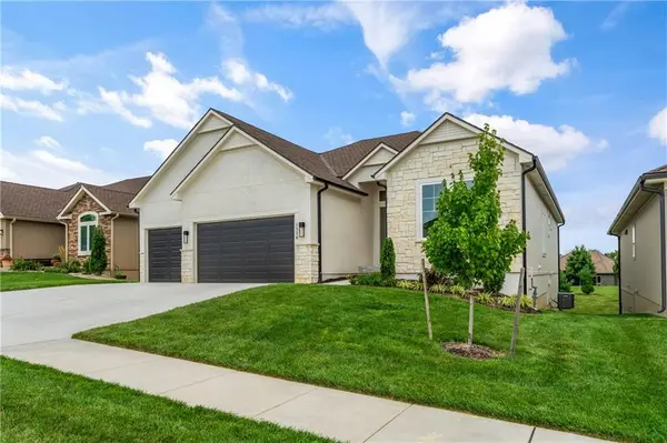 1528 NE Park Springs TER, Lee's Summit, MO 64064