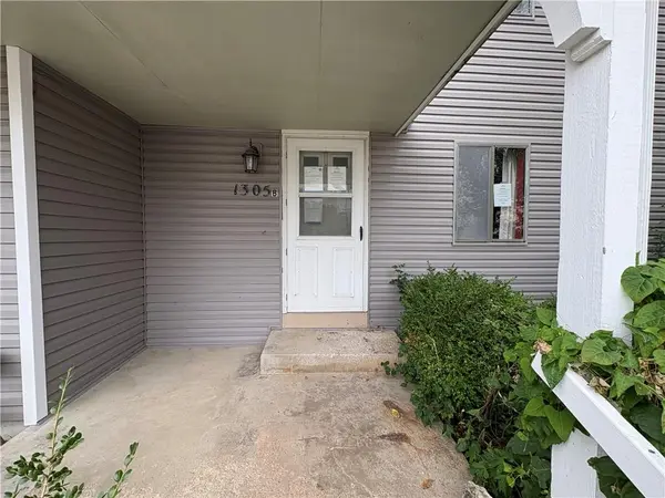 1305 E 123RD TER #B, Olathe, KS 66061