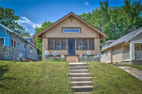 4216 college AVE, Kansas City, MO 64130