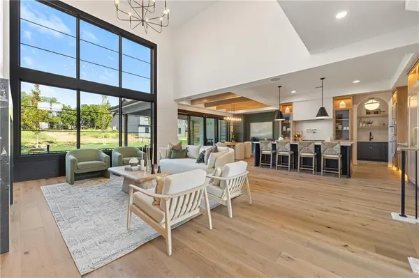 9719 W 176th TER, Overland Park, KS 66221