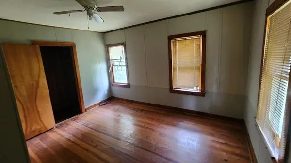 803 W Country RD, Columbus, KS 66725