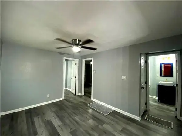 4220 E 43RD ST, Kansas City, MO 64130