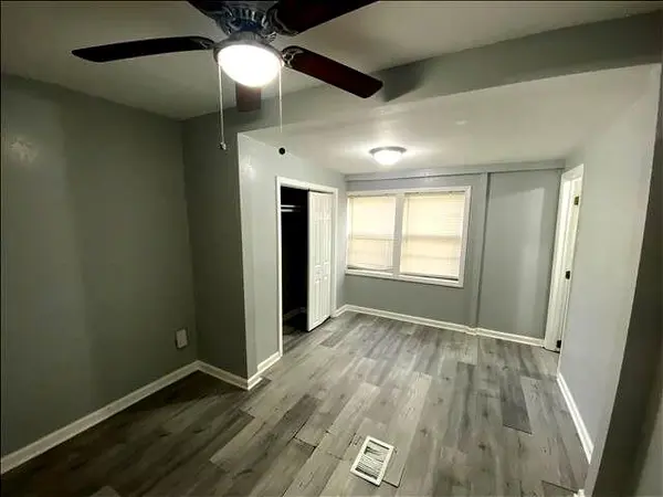 4220 E 43RD ST, Kansas City, MO 64130