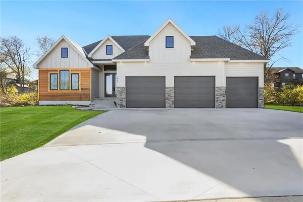 3940 SW Flintrock DR, Lee's Summit, MO 64082