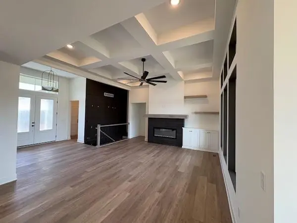 4733 NW Sienna RDG, Riverside, MO 64150