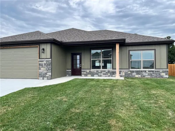 810 Timberline DR, Cameron, MO 64429