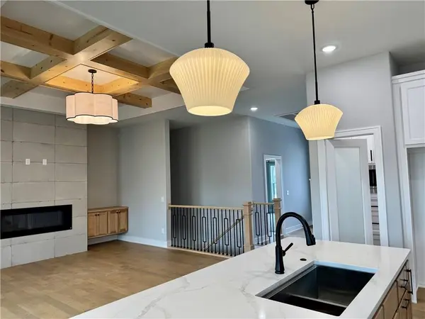5888 NW Black Oak CT, Parkville, MO 64152