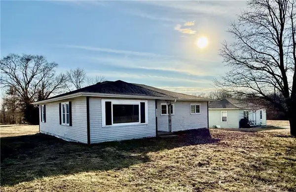 1213 W Main ST, Richmond, MO 64085
