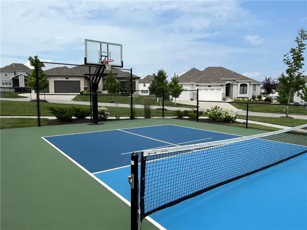 12213 W 171st ST, Overland Park, KS 66221