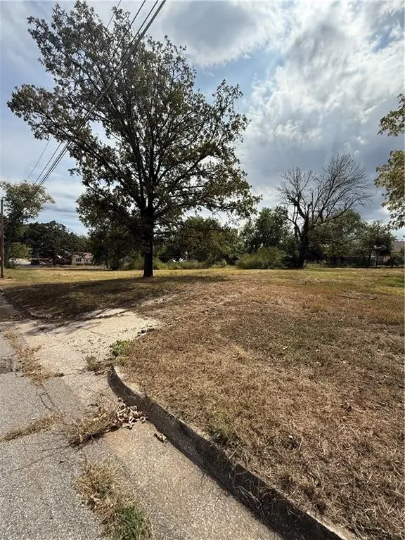 930 E Wooter ST, Nevada, MO 64772